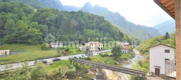 8 bedrooms House in San Giovanni Bianco, Italy No. 312511 2