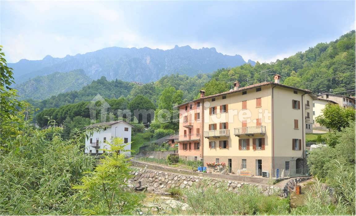 8 bedrooms House in San Giovanni Bianco, Italy No. 312511