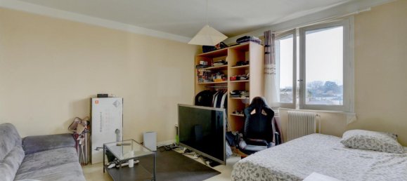 Estudio en Joue-les-Tours, France No. 82999 4