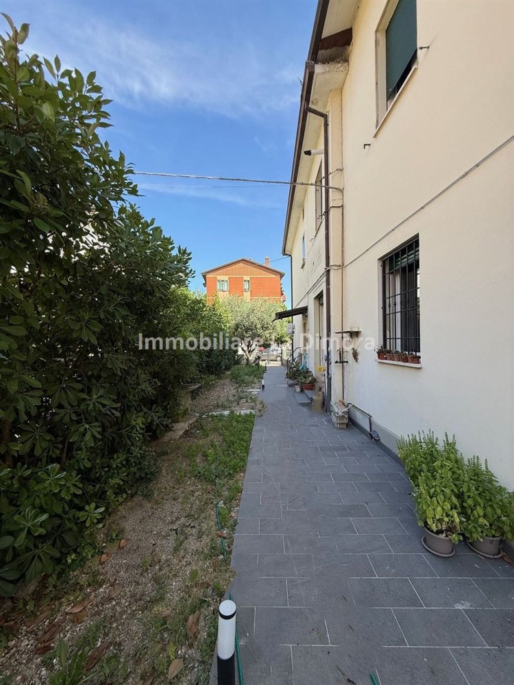 5 bedrooms Apartment in Imola, Italy No. 365972