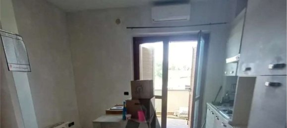 4 rooms Apartment in Rome, Italy No. 201470 4