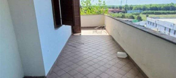 4 rooms Apartment in Rome, Italy No. 201470 2