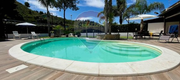 3غرفة فيلا في Campofelice di Roccella, Italy رقم 38541 38