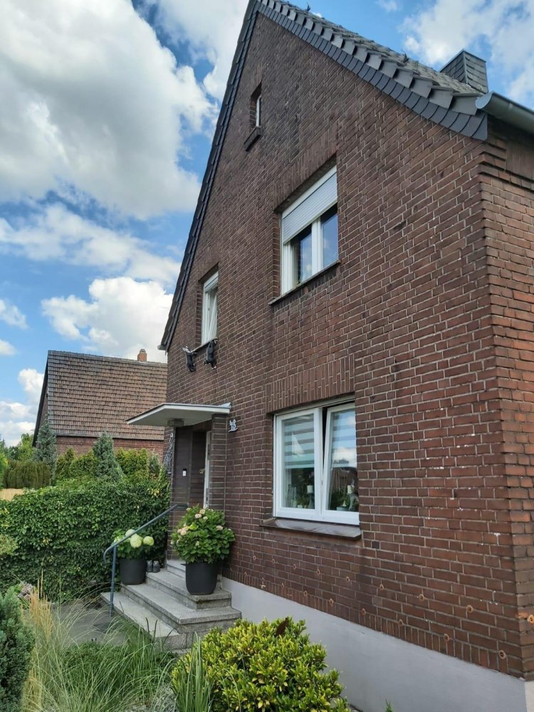6 rooms House in Wesel, Germany No. 261421