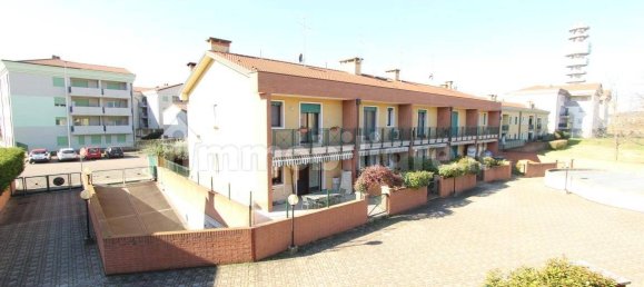 3 bedrooms Villa in Verona, Italy No. 229925 22