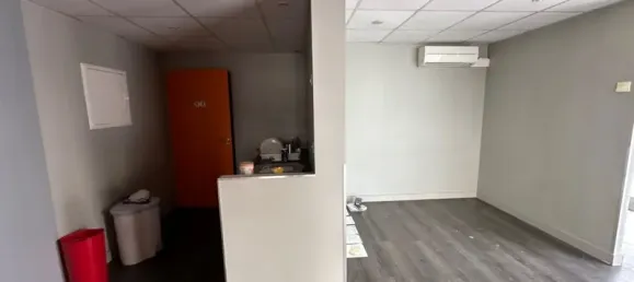 70m² Office in Lyon, France No. 288949 10