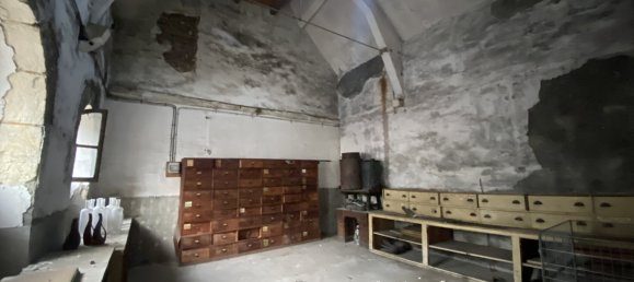 Bâtiment à Saint-Amand-Montrond, France 182m² No. 71350 4