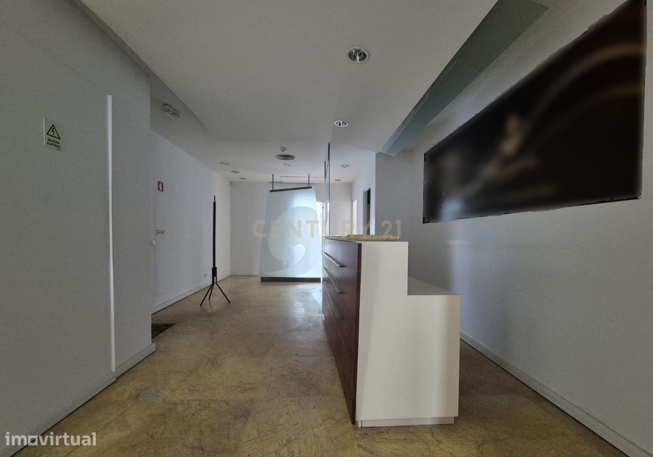 95m² Building in Lisbon, Portugal No. 190982