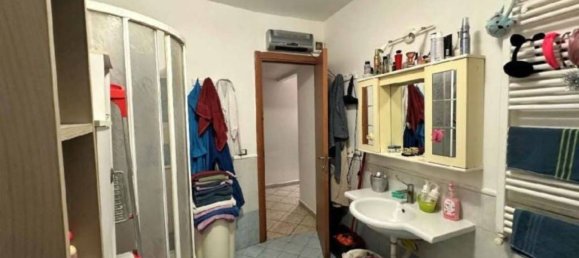 3 rooms Apartment in Rome, Italy No. 205430 2