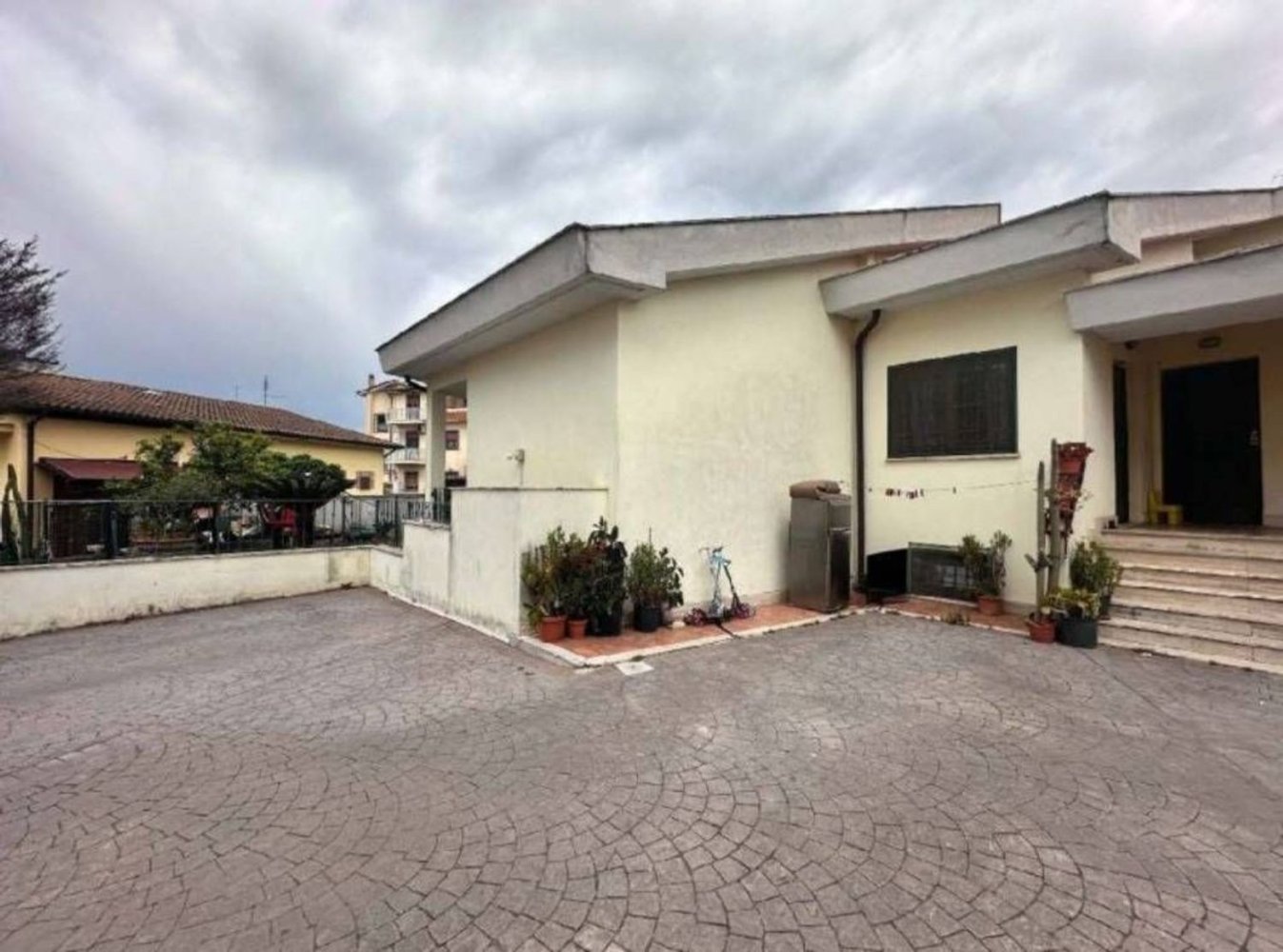 3 rooms Apartment in Rome, Italy No. 205430