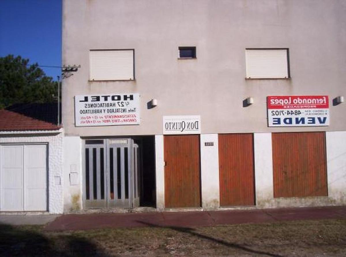  Commercial property in Tres de Febrero, Argentina No. 108599
