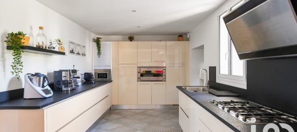 Квартира с 3 спальнями в Марсель, Франция № 287821 9