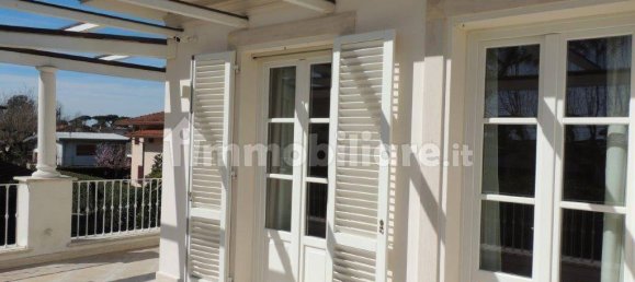 4 bedrooms Villa in Forte dei Marmi, Italy No. 188601 2