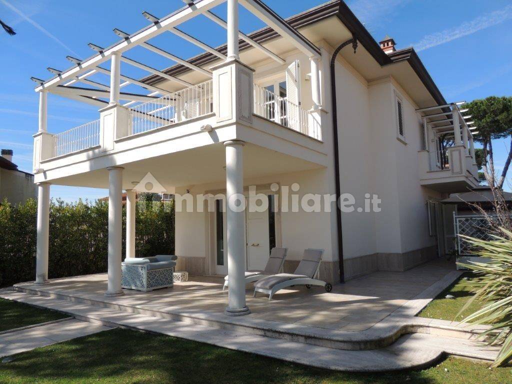 4 bedrooms Villa in Forte dei Marmi, Italy No. 188601