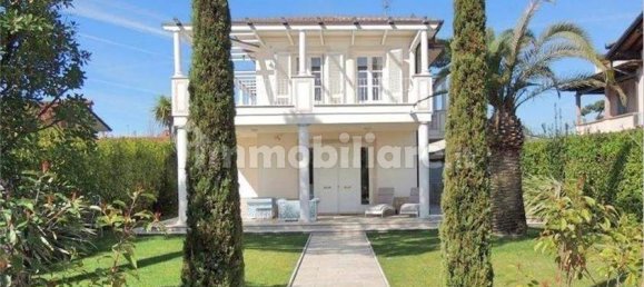 4 bedrooms Villa in Forte dei Marmi, Italy No. 188601 29
