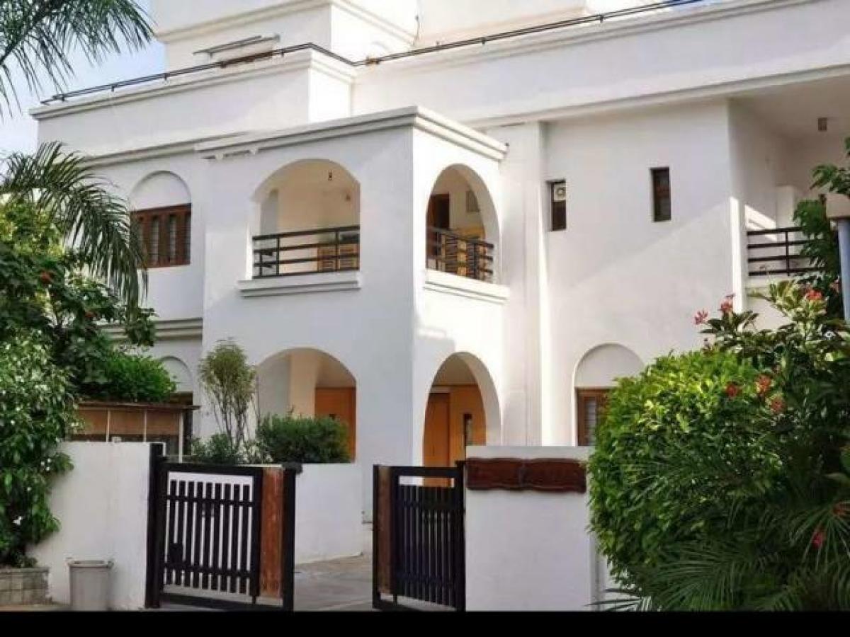 5 bedrooms House in Amdavad, India No. 928