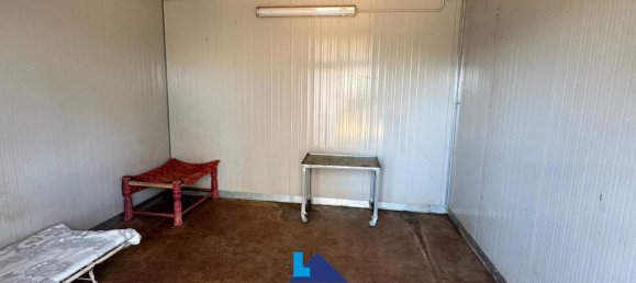 Гараж 1380м² в Soleto, Италия № 289616 6