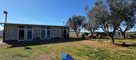 Гараж 1380м² в Soleto, Италия № 289616 3