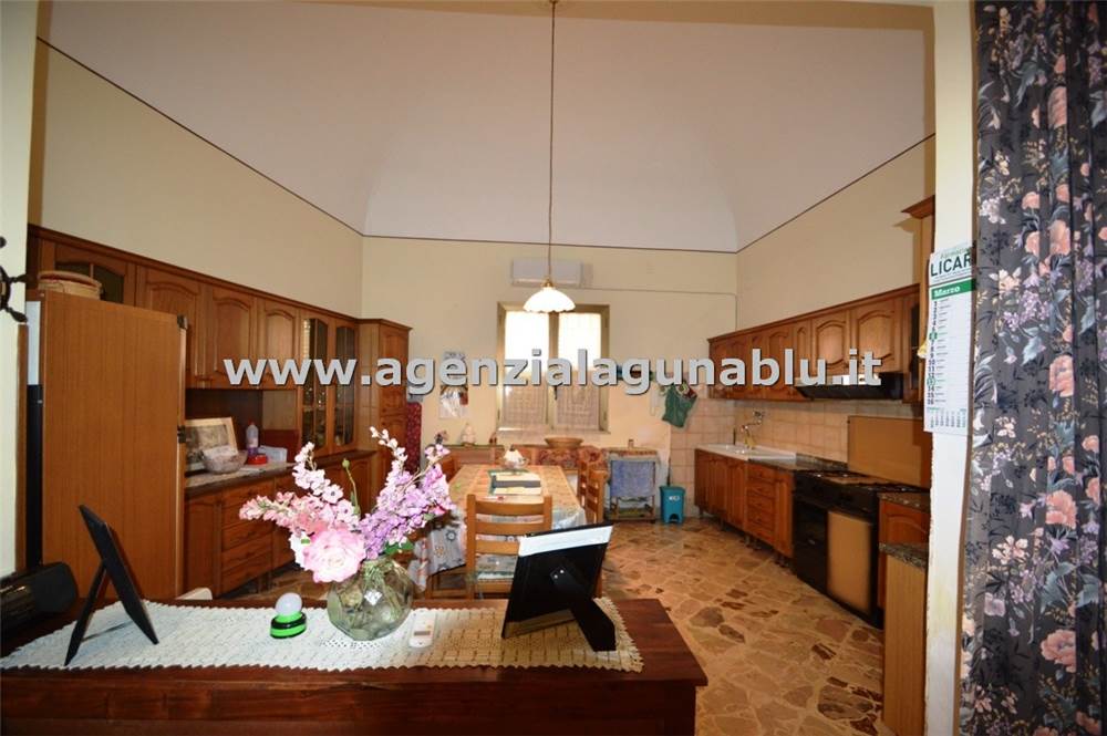 Edificio de 4 dormitorios en Mazara del Vallo, Italy No. 165475