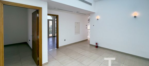 4 bedrooms Villa in Jumeirah Park, UAE No. 28489 10