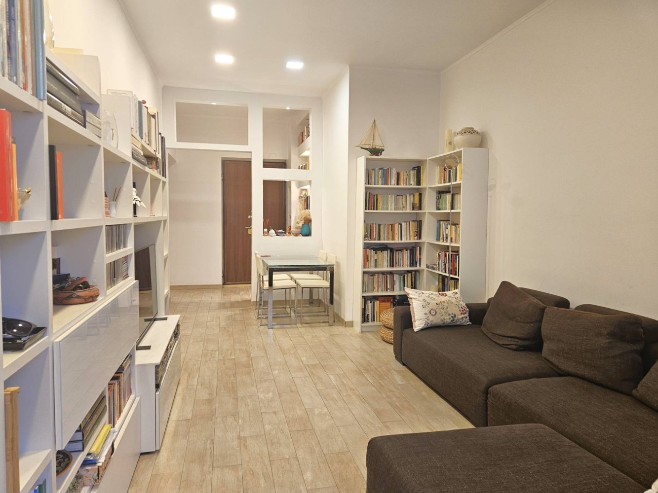 3 rooms Apartment in Genoa, Italy No. 163548