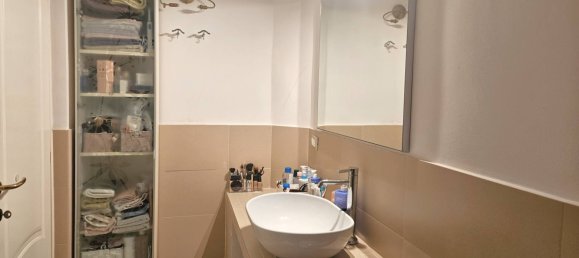 3 rooms Apartment in Genoa, Italy No. 163548 9