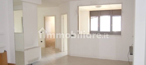 Gewerbliche Immobilie in Porto San Giorgio, Italy 125m², Nr. 202203 3