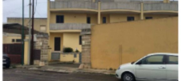 Дом с 3 комнатами в Campi Salentina, Италия № 181249 6