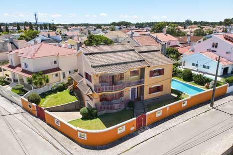 4 bedrooms House in Seixal, Portugal No. 187541