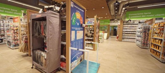 445m² Commercial property in Nonantola, Italy No. 372512 3