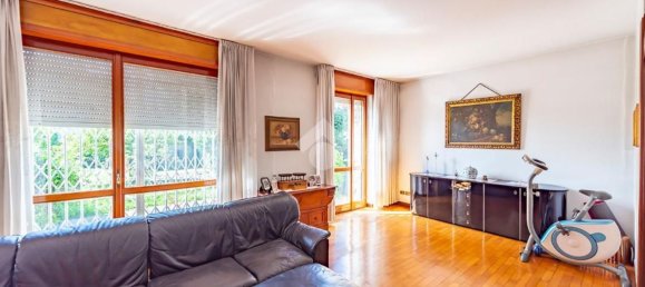 5 rooms House in Arese, Italy No. 267984 3