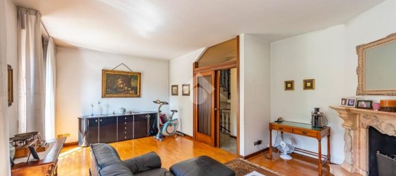 5 rooms House in Arese, Italy No. 267984 4
