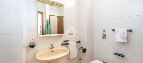 5 rooms House in Arese, Italy No. 267984 25