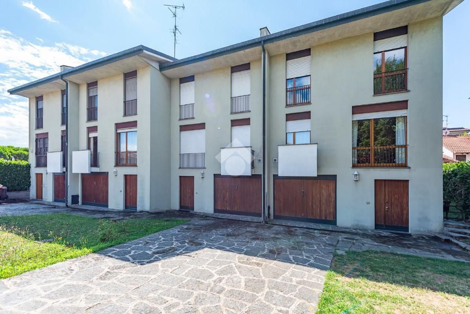 5 rooms House in Arese, Italy No. 267984