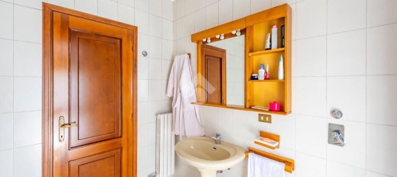 5 rooms House in Arese, Italy No. 267984 37