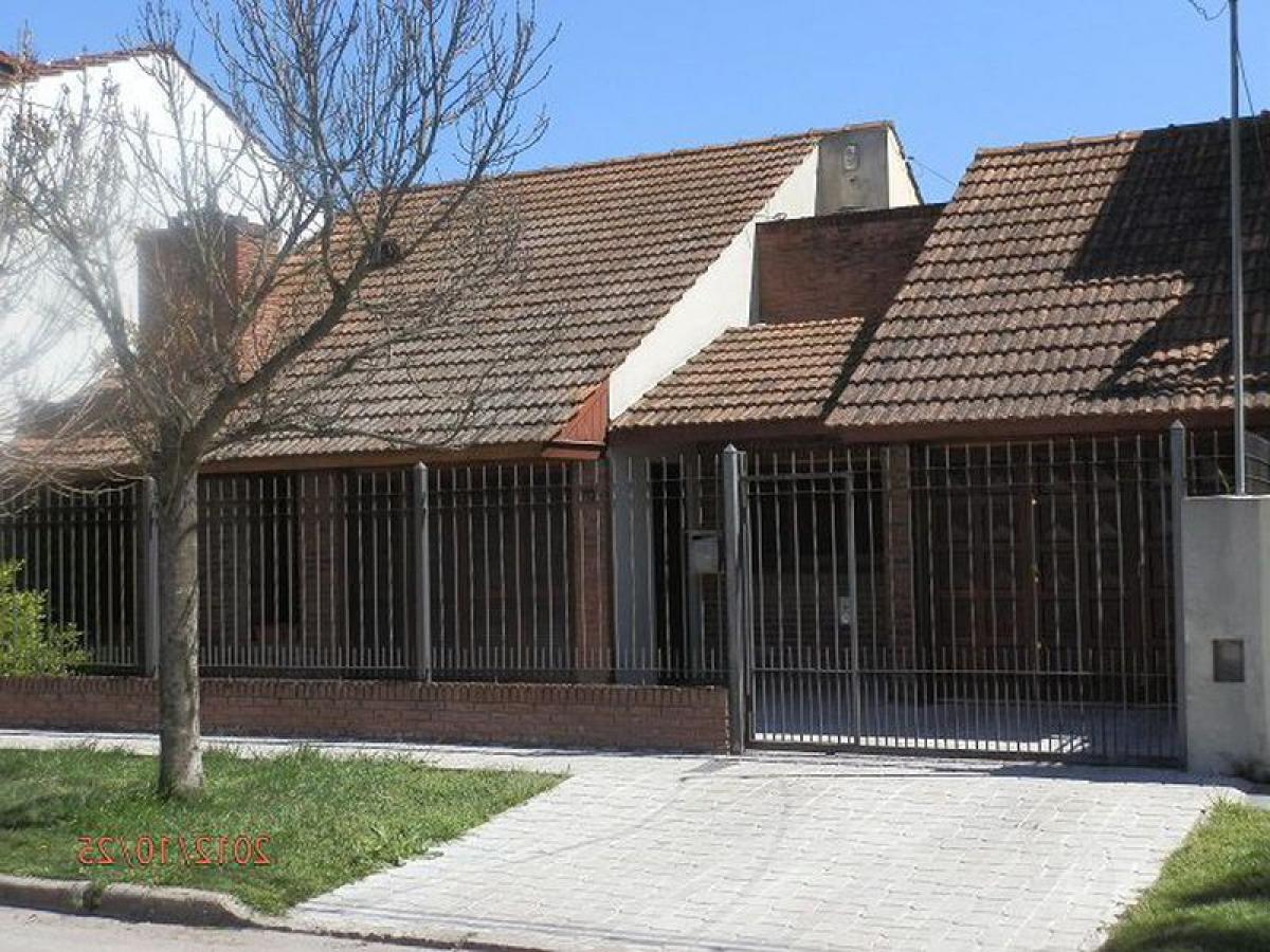 3 bedrooms House in Mar del Plata, Argentina No. 69261
