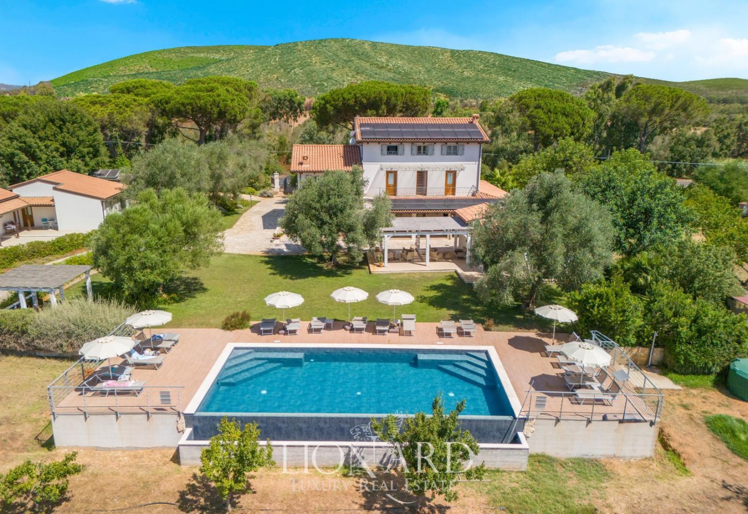 Hôtel à Alghero, Italy 900m² No. 269495