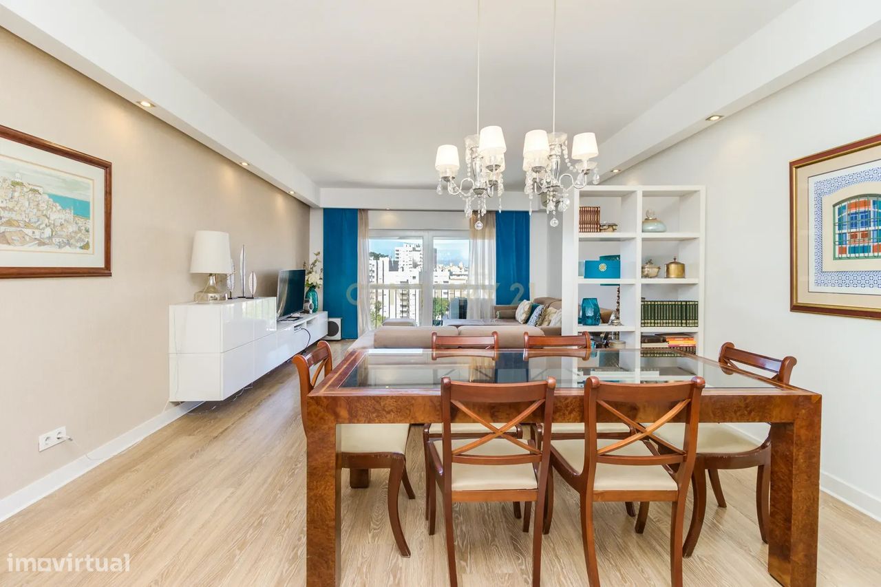 4 bedrooms Apartment in Lisbon, Portugal No. 125173