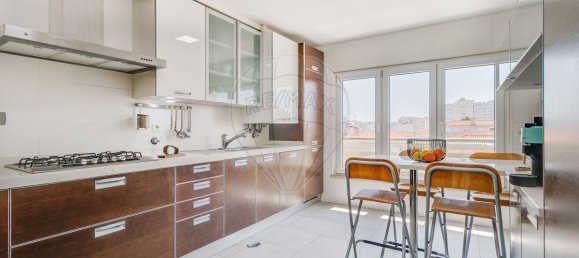 3 bedrooms Apartment in Lisbon, Portugal No. 246417 25