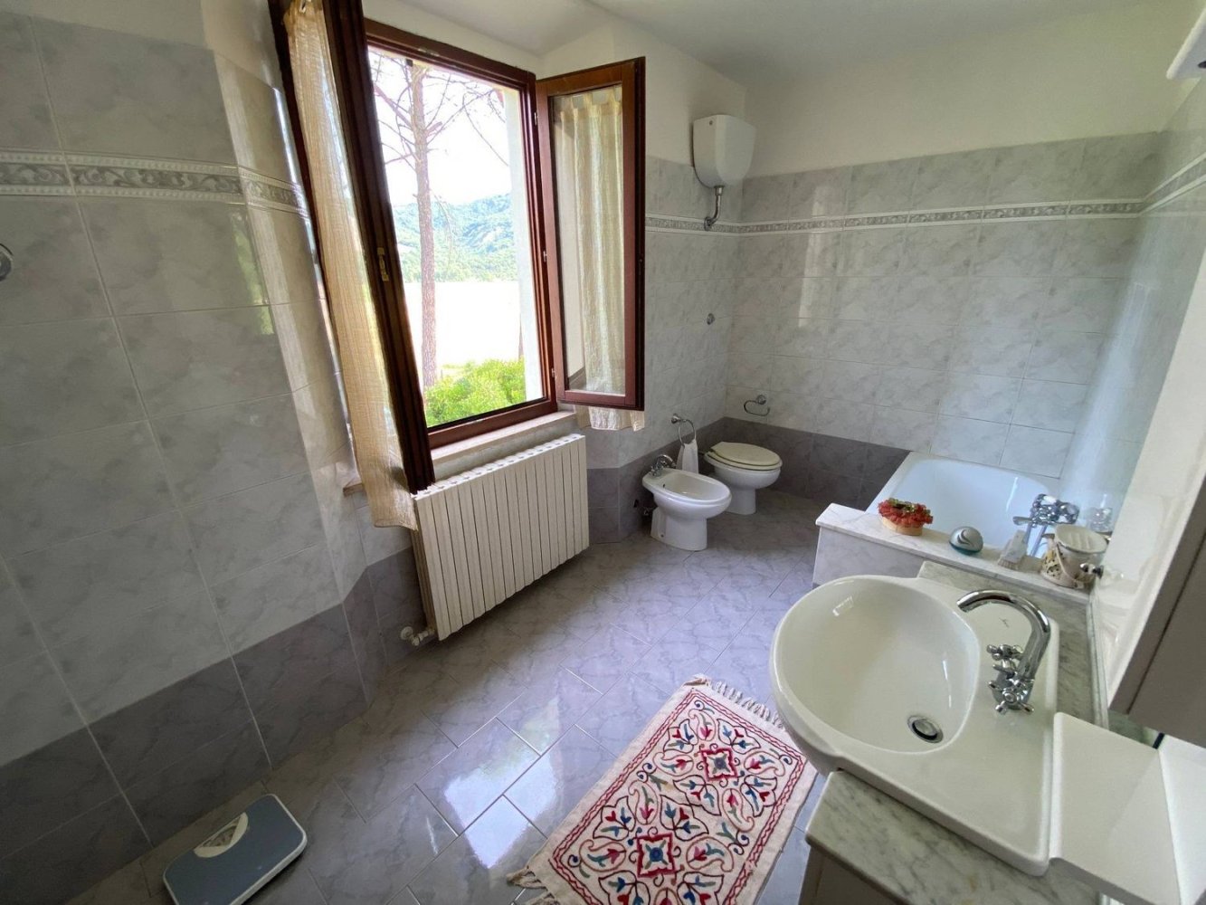 6 rooms House in Volterra, Italy No. 91108