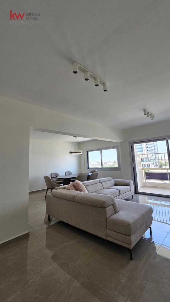 Apartamento de 3 dormitorios en Strovolos, Cyprus No. 26096