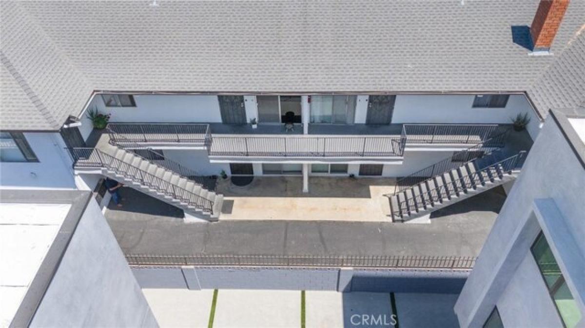 8 bedrooms House in Van Nuys, USA No. 373842