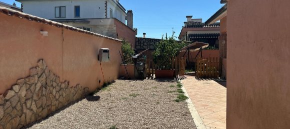 2 bedrooms Villa in Pomezia, Italy No. 374486 2