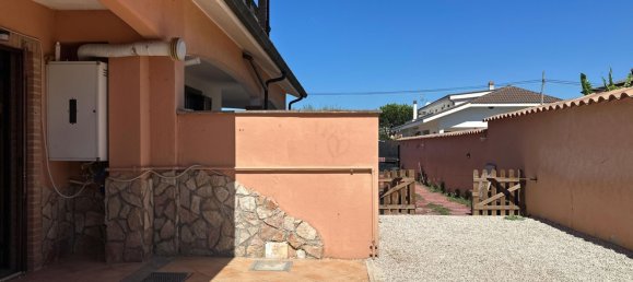 2 bedrooms Villa in Pomezia, Italy No. 374486 4