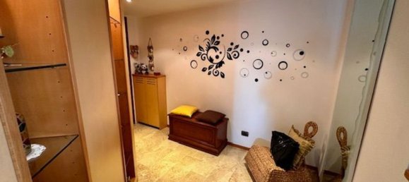 Studio in Monza, Italy, Nr. 259996 3