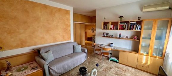 Studio in Monza, Italy, Nr. 259996 4