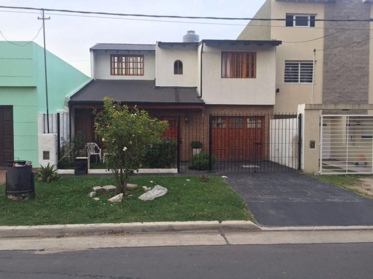 3 bedrooms House in Mar del Plata, Argentina No. 99003