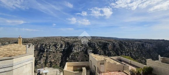 Квартира с 5 комнатами в Матера, Италия № 161443 21