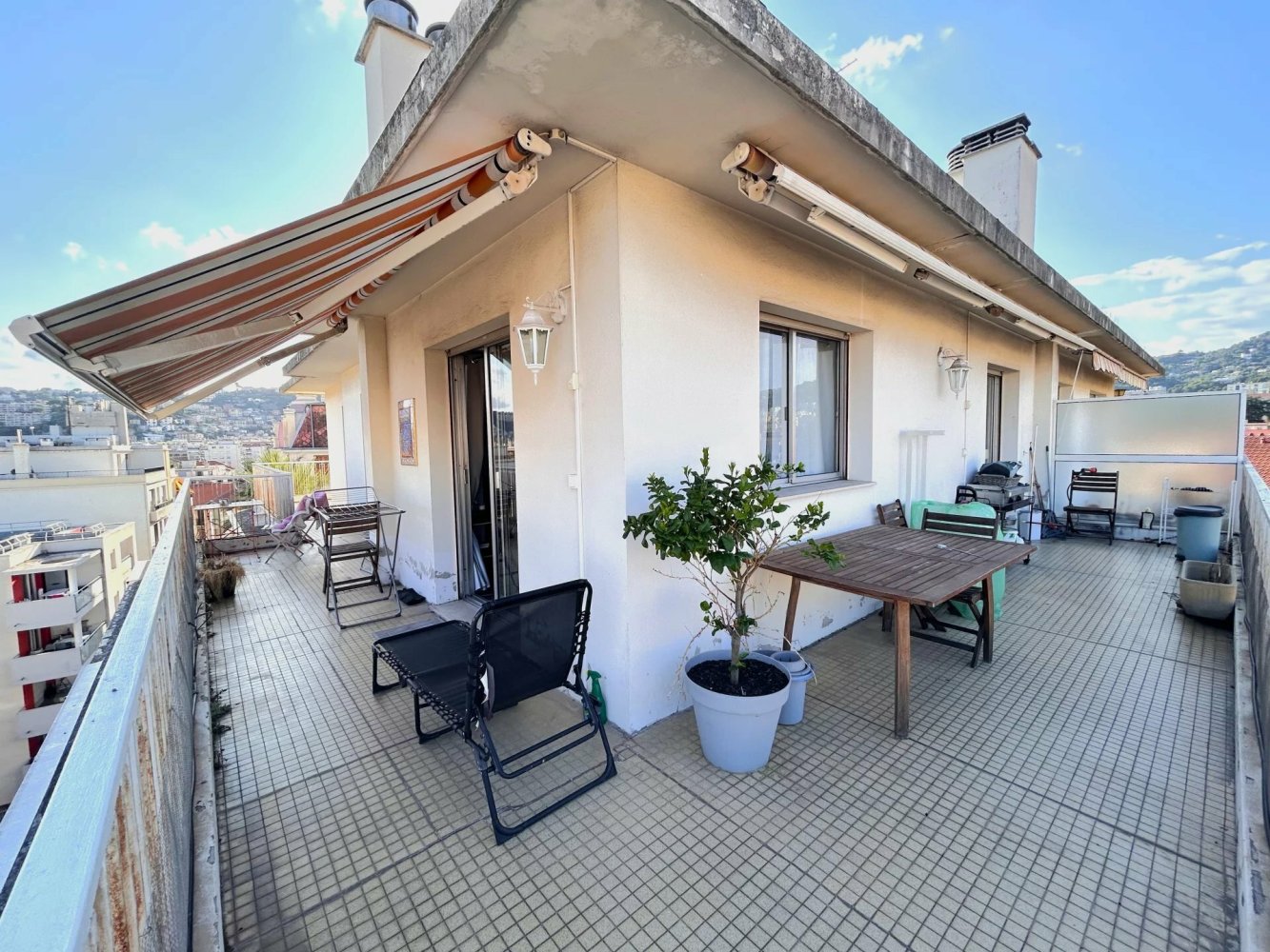 Apartamento de 2 dormitorios en Nice, France No. 345909