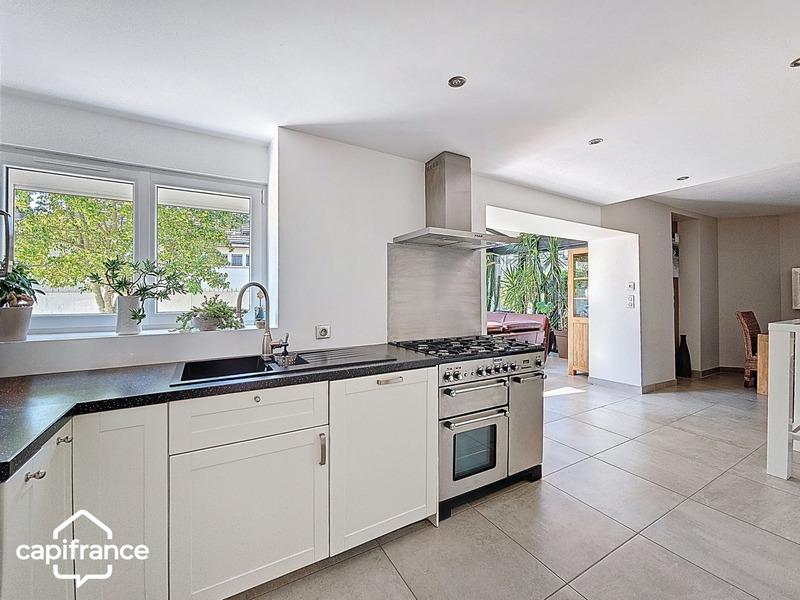 3 bedrooms Office in Thouars, France No. 301445